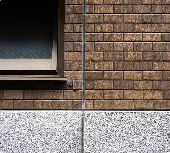 劣化したマンションの外壁